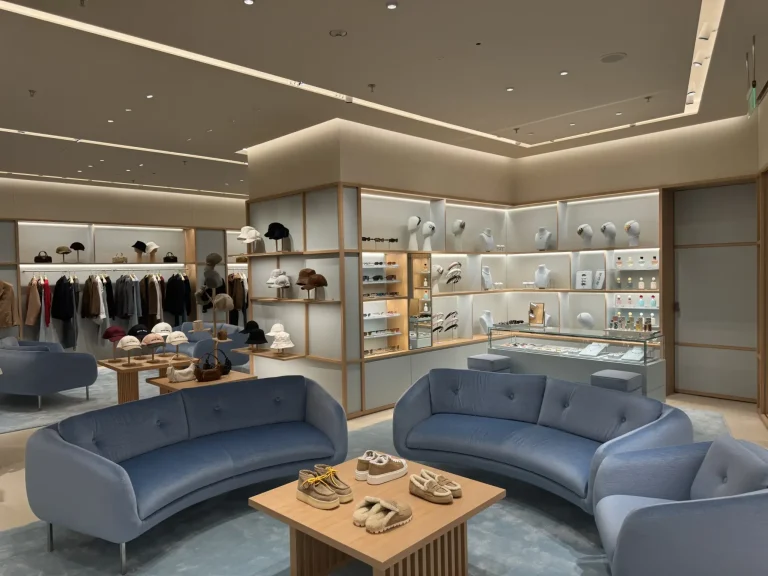 A retail interior fit-out contractor, Legend Interior's project: An apparel display room featuring blue furniture and wooden accents